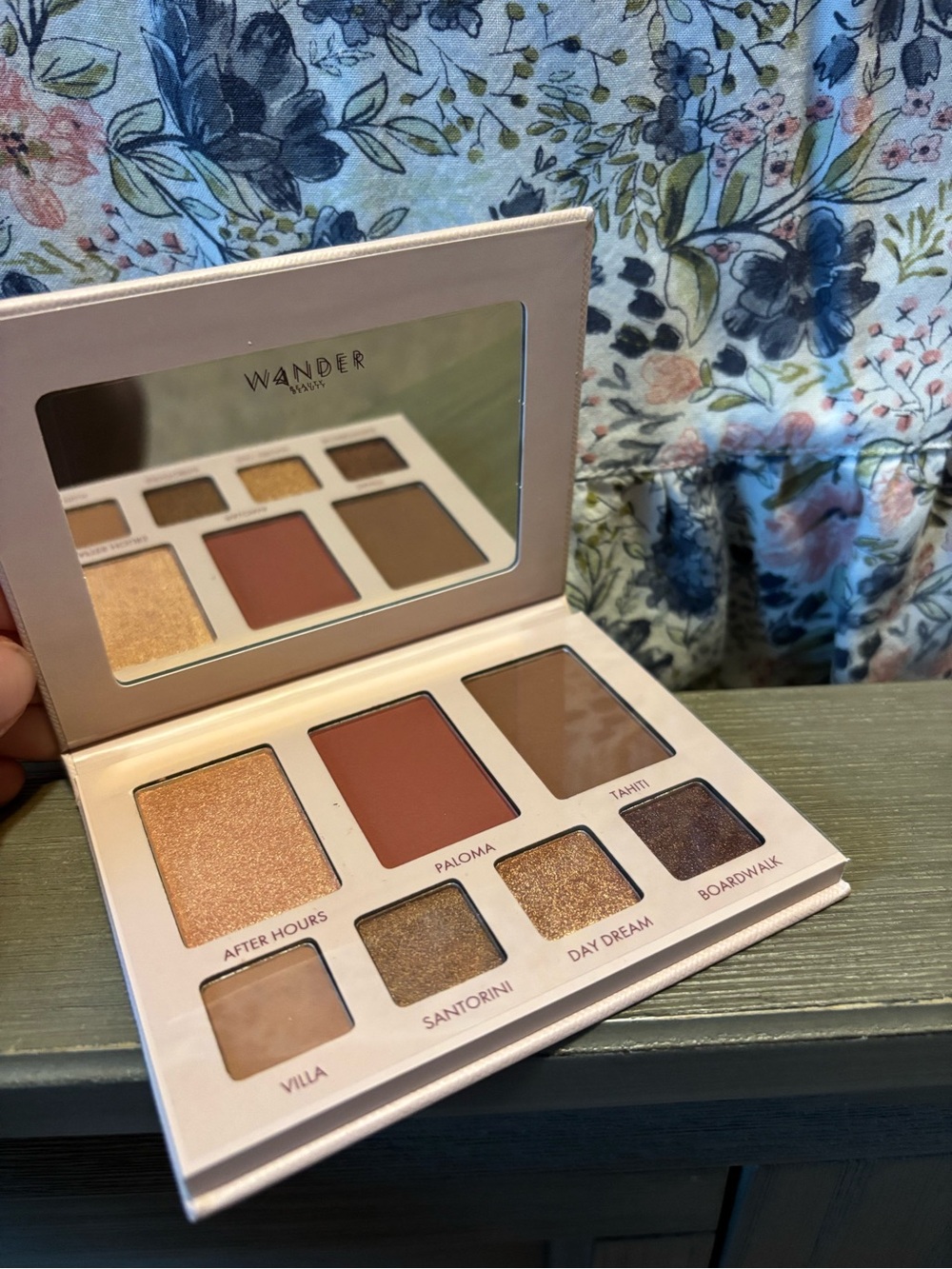 W4nder Beauty Island Hope Neutral Pink & Bronze Eyeshadow & Face Palette